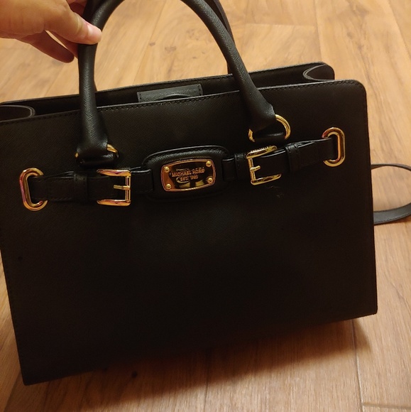 Michael kors purse /crossbody - Picture 6 of 7